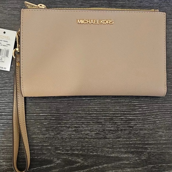 *NWT*AUTHENTIC*Michael Kors Saffiano Leather Jet Set Double Zip Wristlet CAMEL - Picture 2 of 7